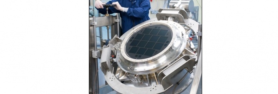JPCam's cryogenic camera at e2v's clean room during the final acceptance review of the system.